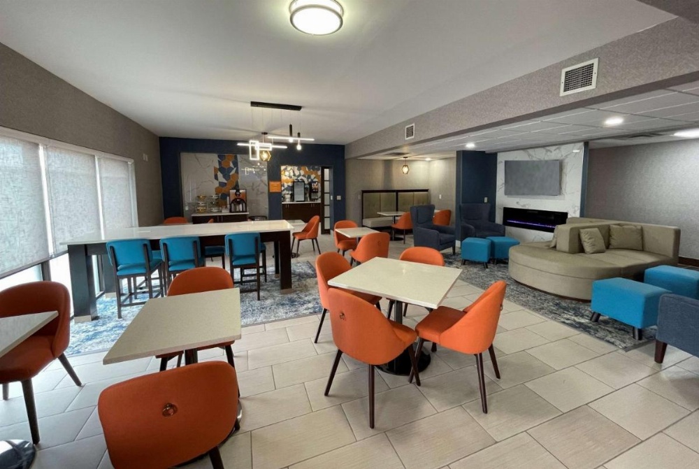 La Quinta Inn & Suites by Wyndham Fayetteville I-95 Image 11