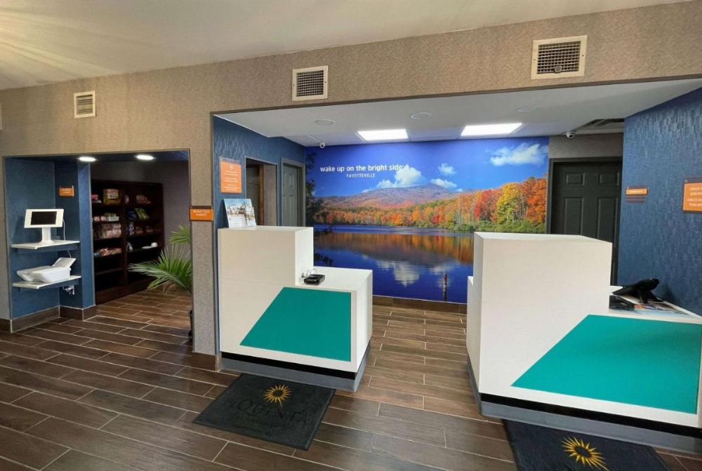 La Quinta Inn & Suites by Wyndham Fayetteville I-95 Image 12