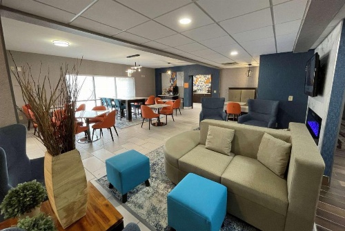La Quinta Inn & Suites by Wyndham Fayetteville I-95 image 15