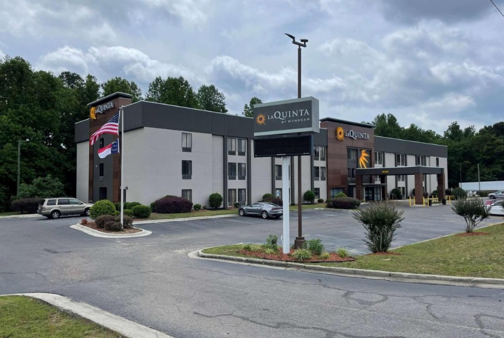 La Quinta Inn & Suites by Wyndham Fayetteville I-95 Image 16