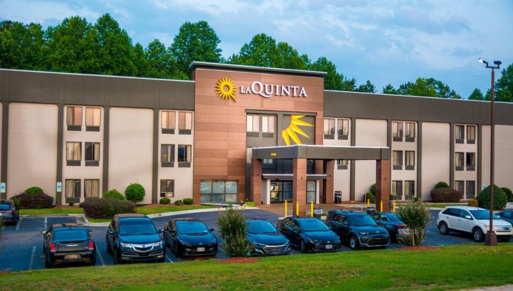 La Quinta Inn & Suites by Wyndham Fayetteville I-95 Image 18
