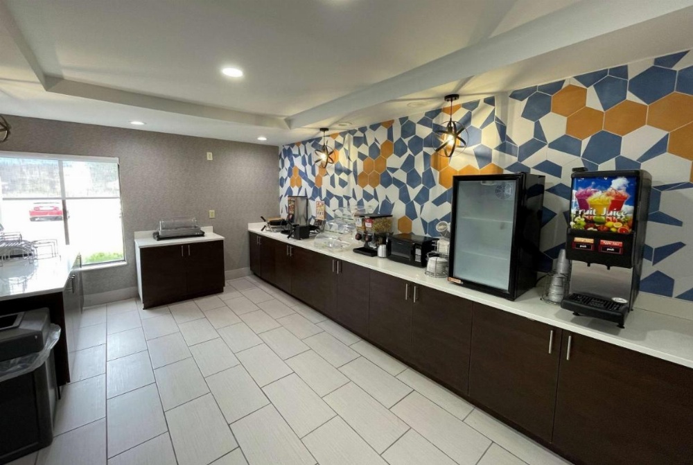 La Quinta Inn & Suites by Wyndham Fayetteville I-95 Image 19