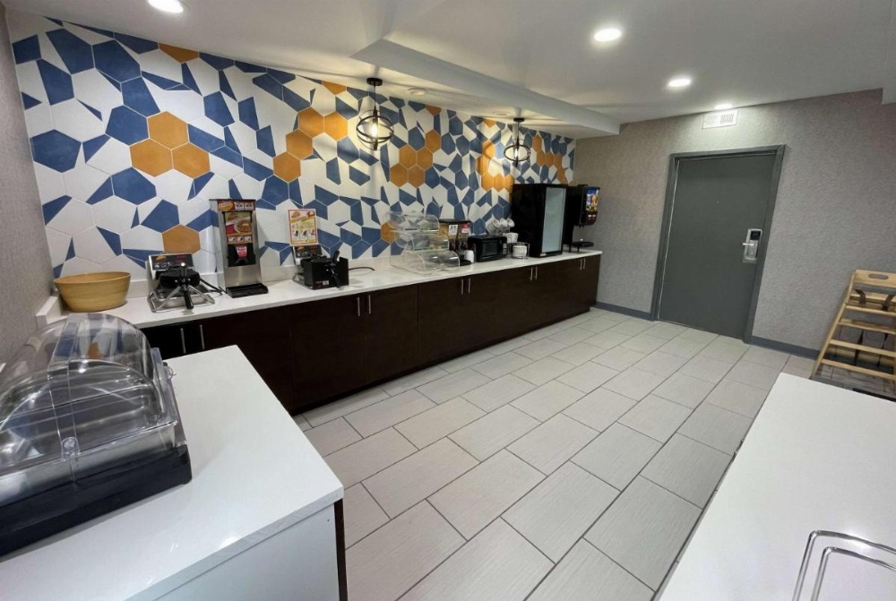 La Quinta Inn & Suites by Wyndham Fayetteville I-95 Image 20
