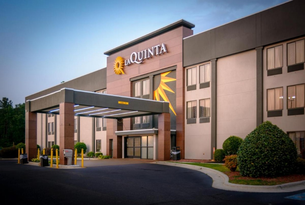 La Quinta Inn & Suites by Wyndham Fayetteville I-95 Image 26