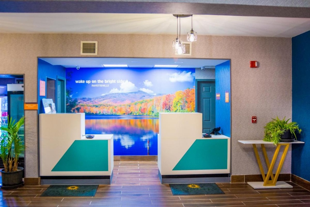 La Quinta Inn & Suites by Wyndham Fayetteville I-95 Image 32