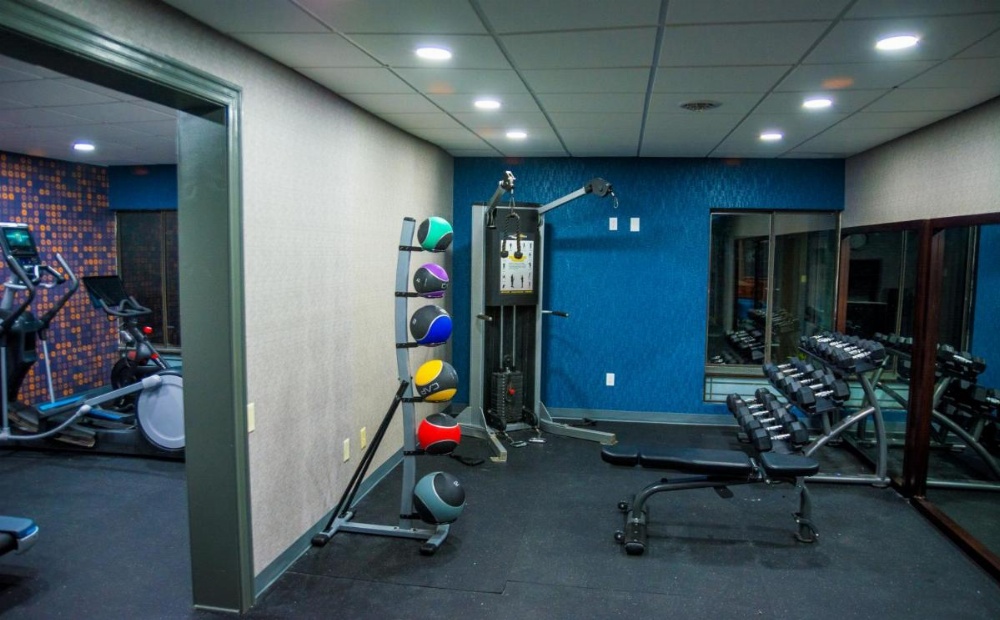 La Quinta Inn & Suites by Wyndham Fayetteville I-95 Image 36