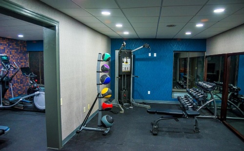 La Quinta Inn & Suites by Wyndham Fayetteville I-95 image 36