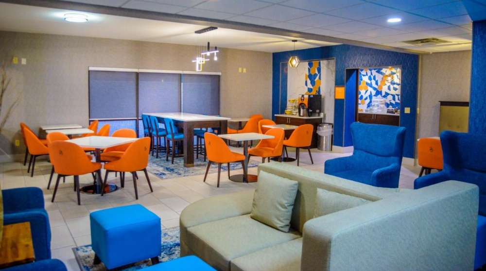 La Quinta Inn & Suites by Wyndham Fayetteville I-95 Image 40