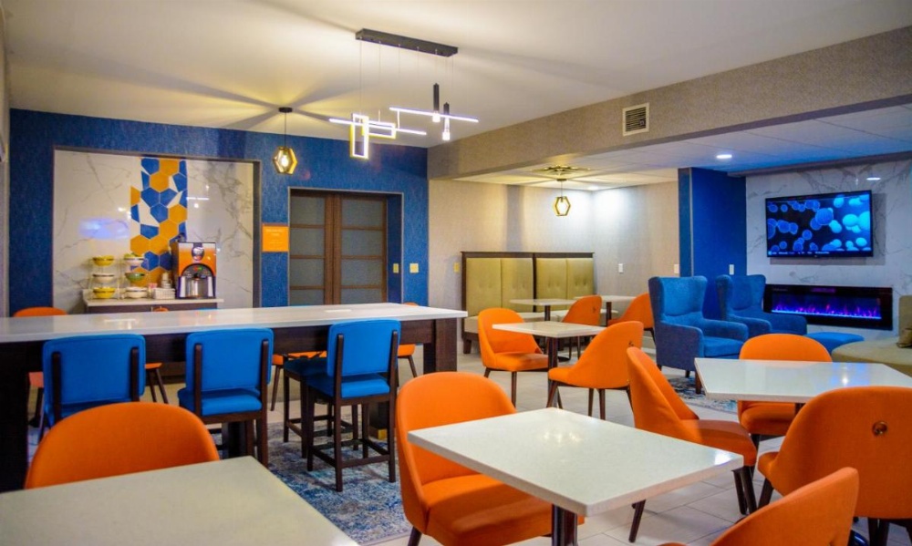 La Quinta Inn & Suites by Wyndham Fayetteville I-95 Image 41