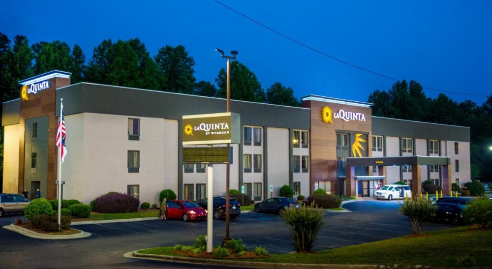 La Quinta Inn & Suites by Wyndham Fayetteville I-95 Image 43