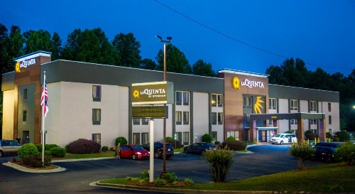 La Quinta Inn & Suites by Wyndham Fayetteville I-95 image 43